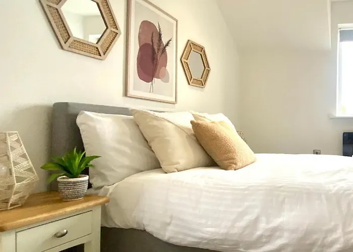 Modern 2 Bed Apartment/Free Parking/Near City/Self-Check In