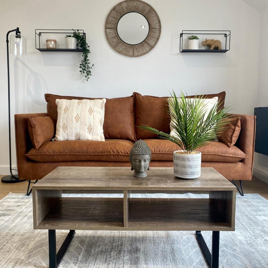 Apartment Modern 2 Bed Apartment/free Parking/near City/self-check In