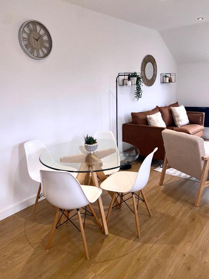 Apartment Modern 2 Bed Apartment/free Parking/near City/self-check In Handsworth