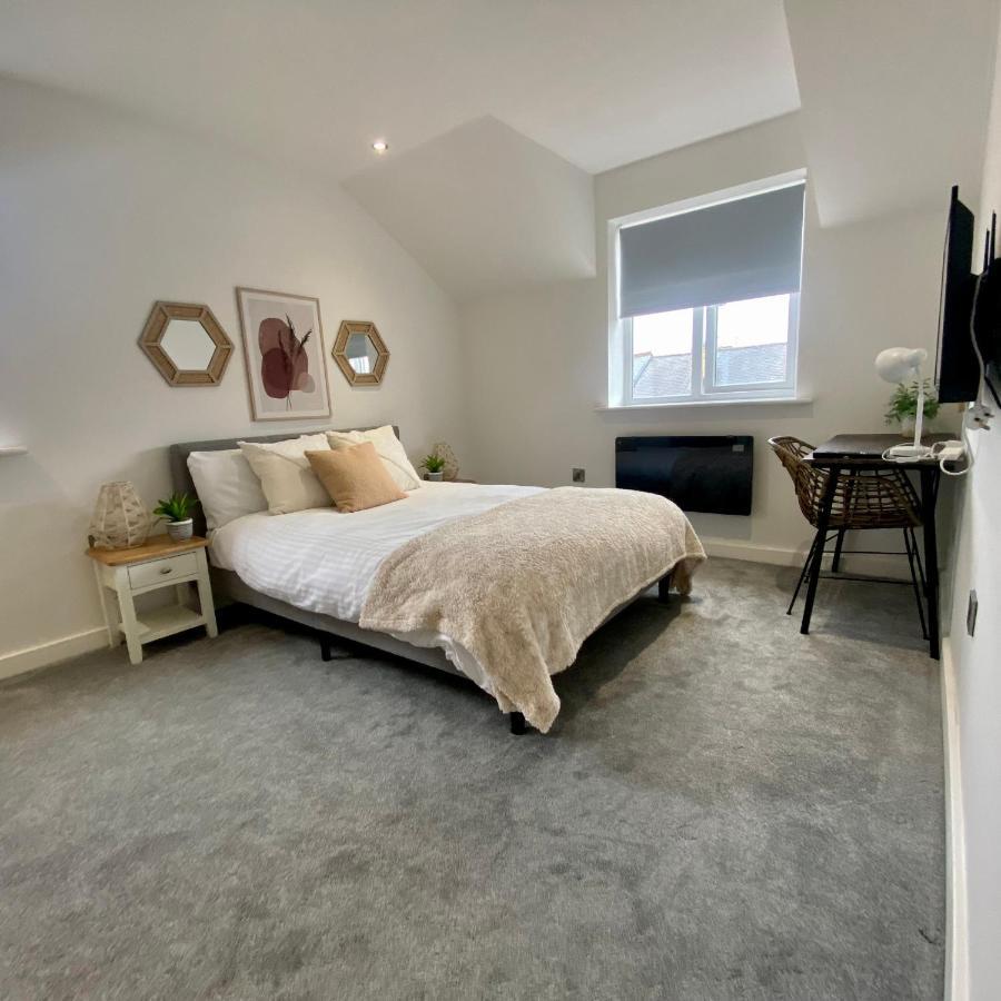 Apartment Modern 2 Bed Apartment/free Parking/near City/self-check In Handsworth