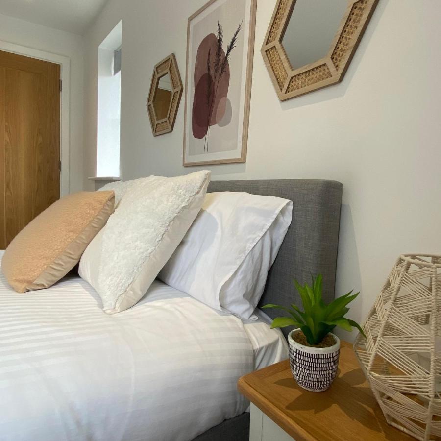 Modern 2 Bed Apartment/free Parking/near City/self-check In Apartment