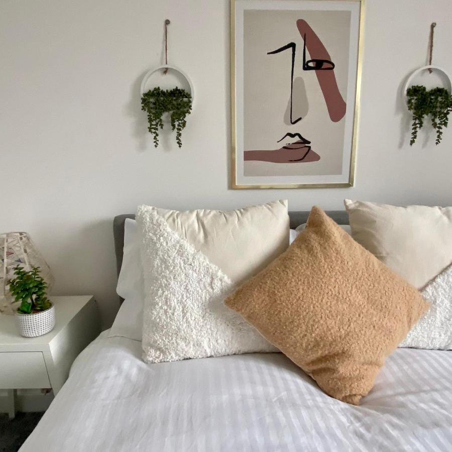 Modern 2 Bed Apartment/free Parking/near City/self-check In * Handsworth